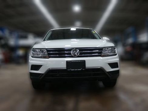 Certified 2021 Volkswagen Tiguan SE w/ Panoramic Sunroof Package image 2