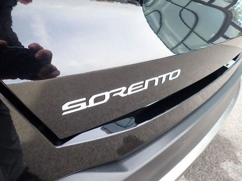 Certified 2024 Kia Sorento S image 4