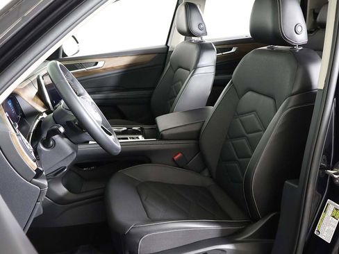 Used 2024 Volkswagen Atlas SE image 29