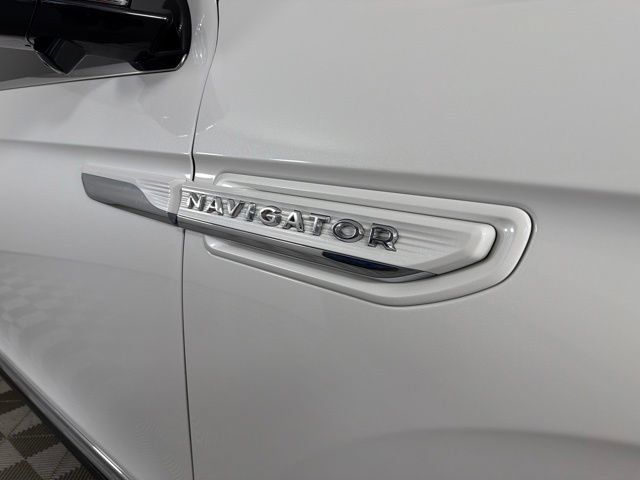 Used 2022 Lincoln Navigator L Reserve AWD/4WD image 18