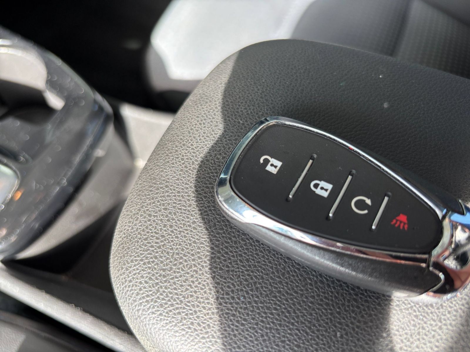 Used 2025 Chevrolet Trax LT FWD image 20