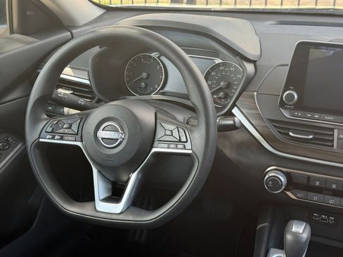 Used 2025 Nissan Altima 2.5 SV FWD image 35