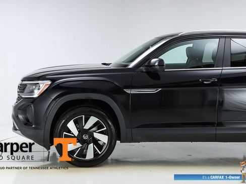 Used 2025 Volkswagen Atlas Cross Sport SE w/ Panoramic Sunroof Package image 3