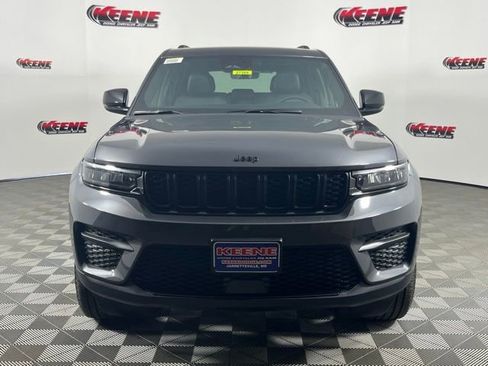 New 2025 Jeep Grand Cherokee Laredo image 4