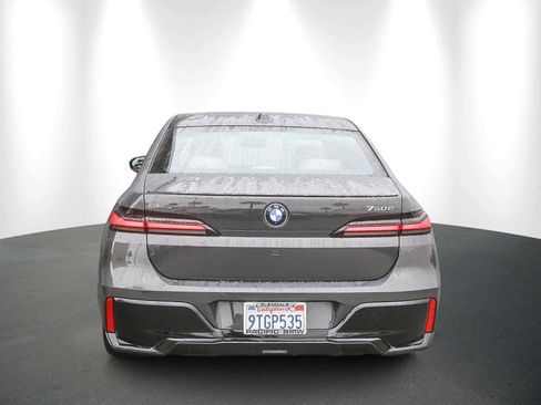 Used 2025 BMW 750e xDrive w/ Premium Package image 5