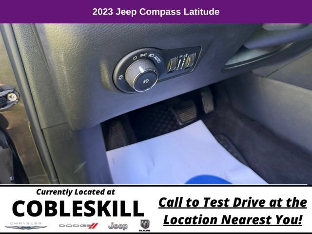 Used 2023 Jeep Compass Latitude w/ Convenience Group AWD/4WD image 18