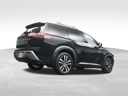 Used 2024 Nissan Pathfinder Platinum FWD image 14