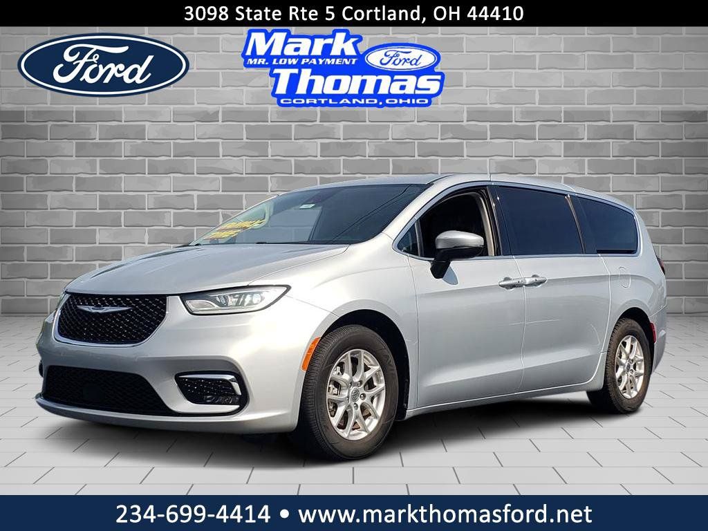 Used 2023 Chrysler Pacifica Touring-L FWD image 1