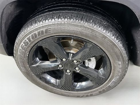 Used 2023 Jeep Grand Cherokee Altitude image 34