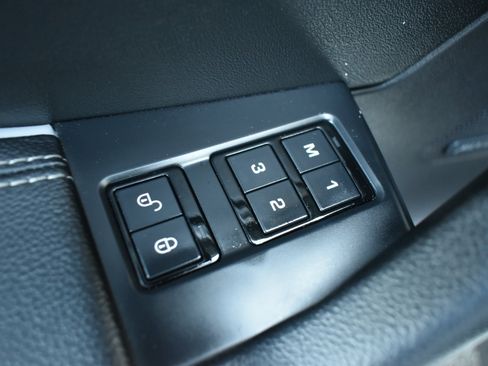 Used 2018 Jaguar F-PACE S image 42