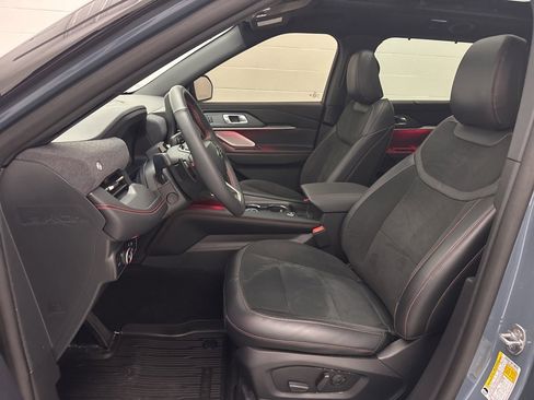 Used 2025 Ford Explorer ST image 28