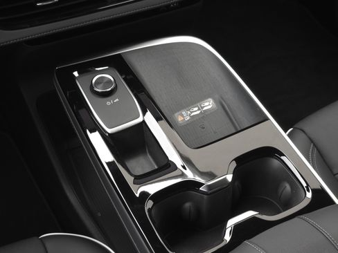 Used 2025 Buick Enclave Preferred image 13