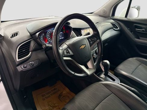Used 2019 Chevrolet Trax LT w/ LT Convenience Package FWD image 10