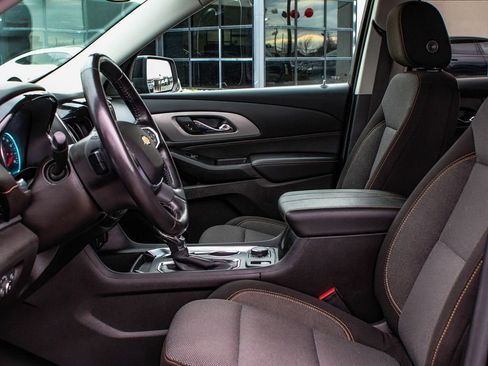 Used 2021 Chevrolet Traverse LT image 32