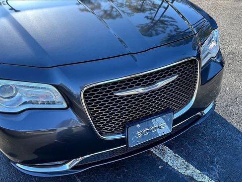 Used 2017 Chrysler 300 C image 28