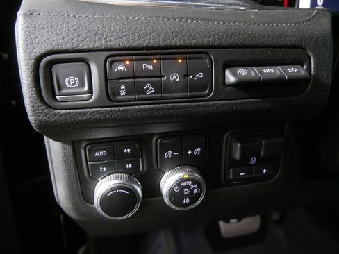 Used 2021 GMC Yukon Denali w/ Denali Premium Package AWD/4WD image 17