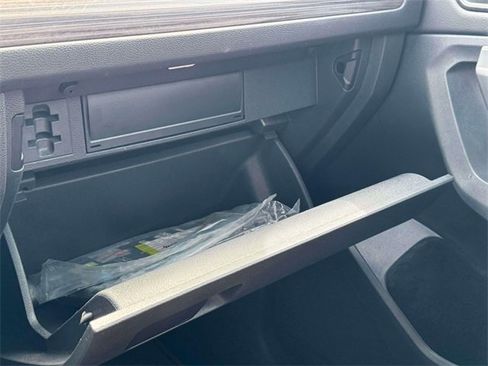 Used 2024 Volkswagen Tiguan SEL R-Line image 32