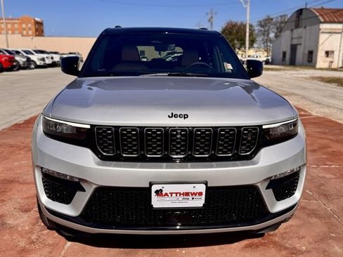 New 2025 Jeep Grand Cherokee Summit image 2