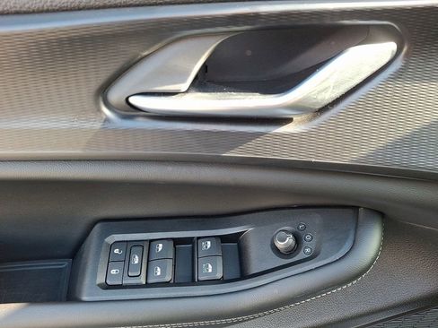 Used 2023 Jeep Grand Cherokee Laredo image 13