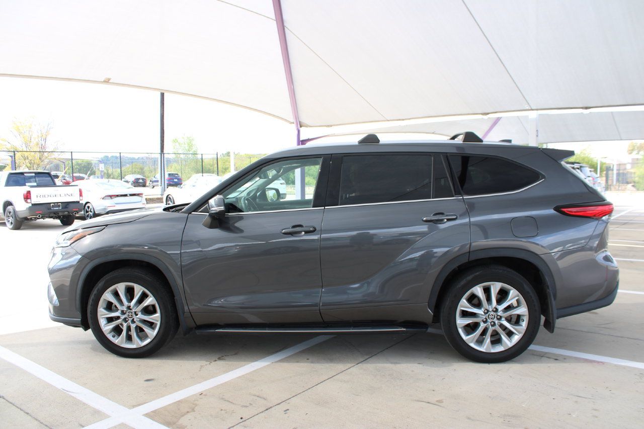 Used 2023 Toyota Highlander Limited AWD/4WD image 2