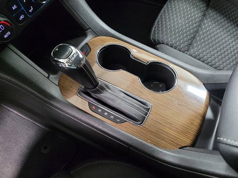 Used 2018 GMC Acadia SLE image 26