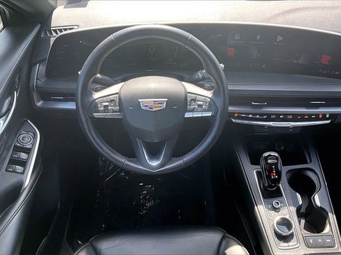 Certified 2025 Cadillac XT4 Premium Luxury image 8