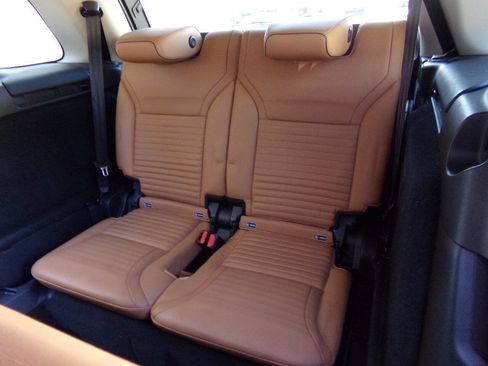 Used 2019 Land Rover Discovery HSE image 25