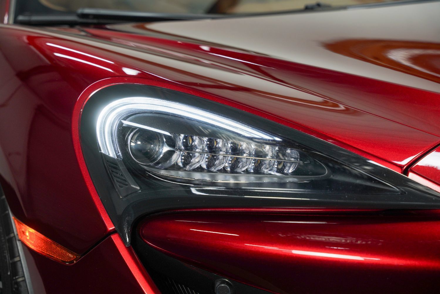 Used 2017 McLaren 570S RWD image 10