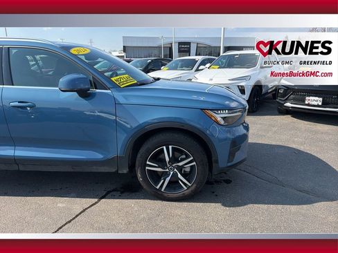 Used 2024 Volvo XC40 B5 Core AWD/4WD image 14