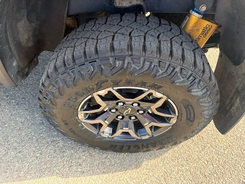 Certified 2025 Chevrolet Colorado ZR2 w/ Technology Package AWD/4WD image 39