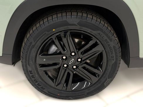 Used 2025 Chevrolet Trax ACTIV w/ Driver Confidence Package image 9