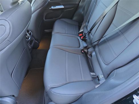 Used 2026 Mercedes-Benz GLC 300 4MATIC image 17