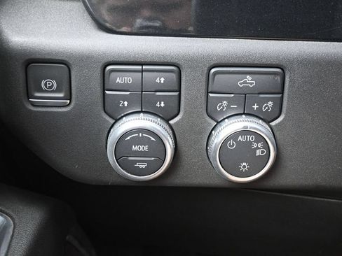 Used 2023 GMC Sierra 1500 SLE AWD/4WD image 16