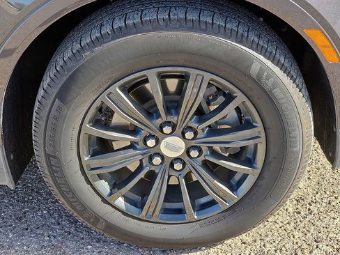 Used 2018 Cadillac XT5 Luxury w/ Driver Awareness Package image 11