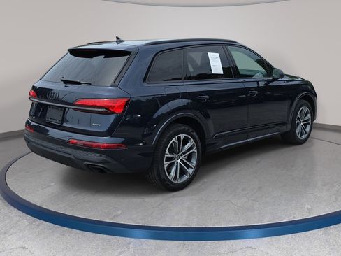 Certified 2025 Audi Q7 2.0T Premium w/ Convenience Plus Package AWD/4WD image 5