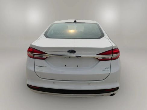 Used 2017 Ford Fusion SE w/ Fusion SE Technology Package FWD image 6