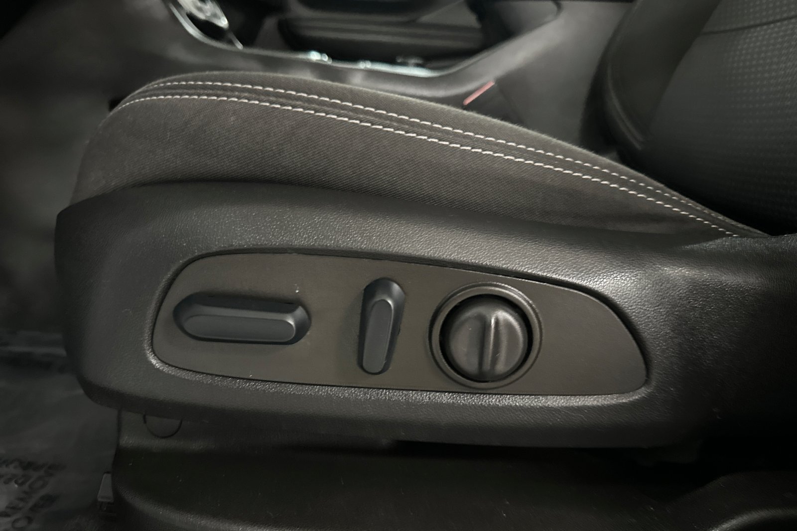 Used 2022 GMC Terrain SLE w/ Driver Convenience Package FWD image 13