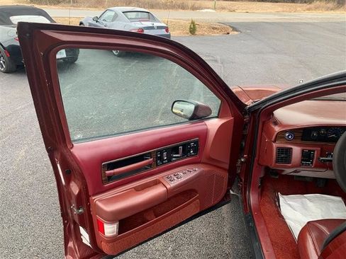 Used 1992 Oldsmobile Custom Cruiser image 37