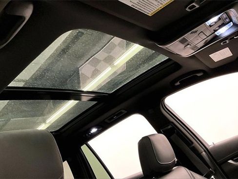 Used 2022 Cadillac XT6 Premium Luxury image 17