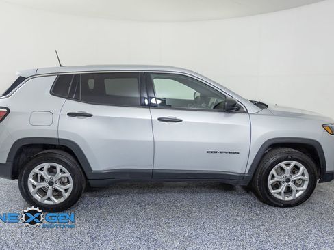 Used 2025 Jeep Compass Sport image 8