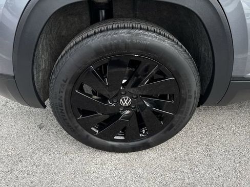 Certified 2024 Volkswagen Atlas Cross Sport SE w/ Black Wheel Package AWD/4WD image 31