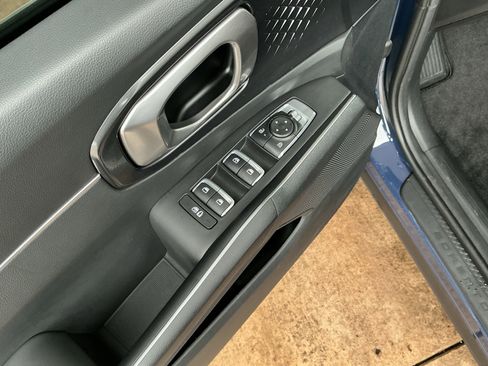 Used 2025 Kia Sorento S image 15