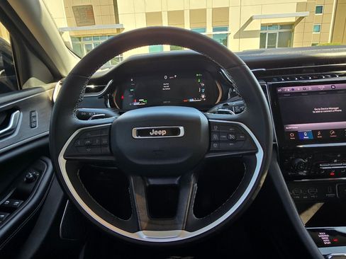 Used 2023 Jeep Grand Cherokee 4WD 4xe image 28