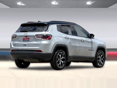 Used 2025 Jeep Compass Limited AWD/4WD image 9