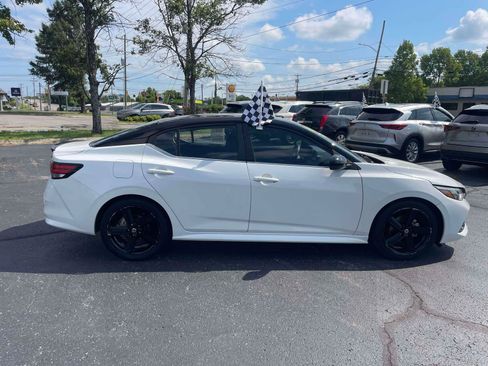 Used 2022 Nissan Sentra SR w/ Midnight Edition FWD image 10