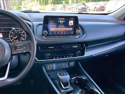 Used 2022 Nissan Rogue SV FWD image 9