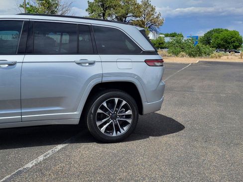 New 2024 Jeep Grand Cherokee Overland w/ Luxury Tech Group IV image 4