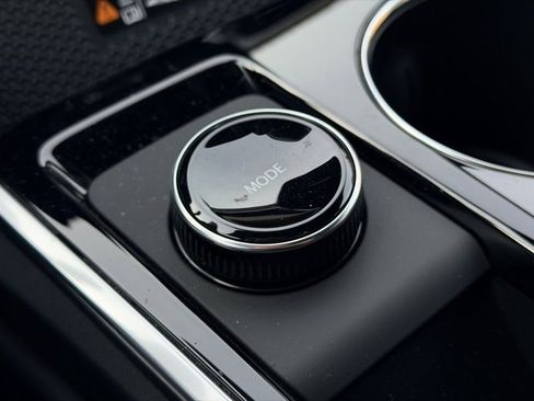 Used 2025 Chevrolet Equinox ACTIV w/ Safety and Technology Package image 18