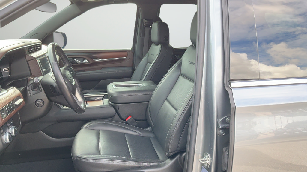 Used 2022 GMC Yukon Denali RWD image 17