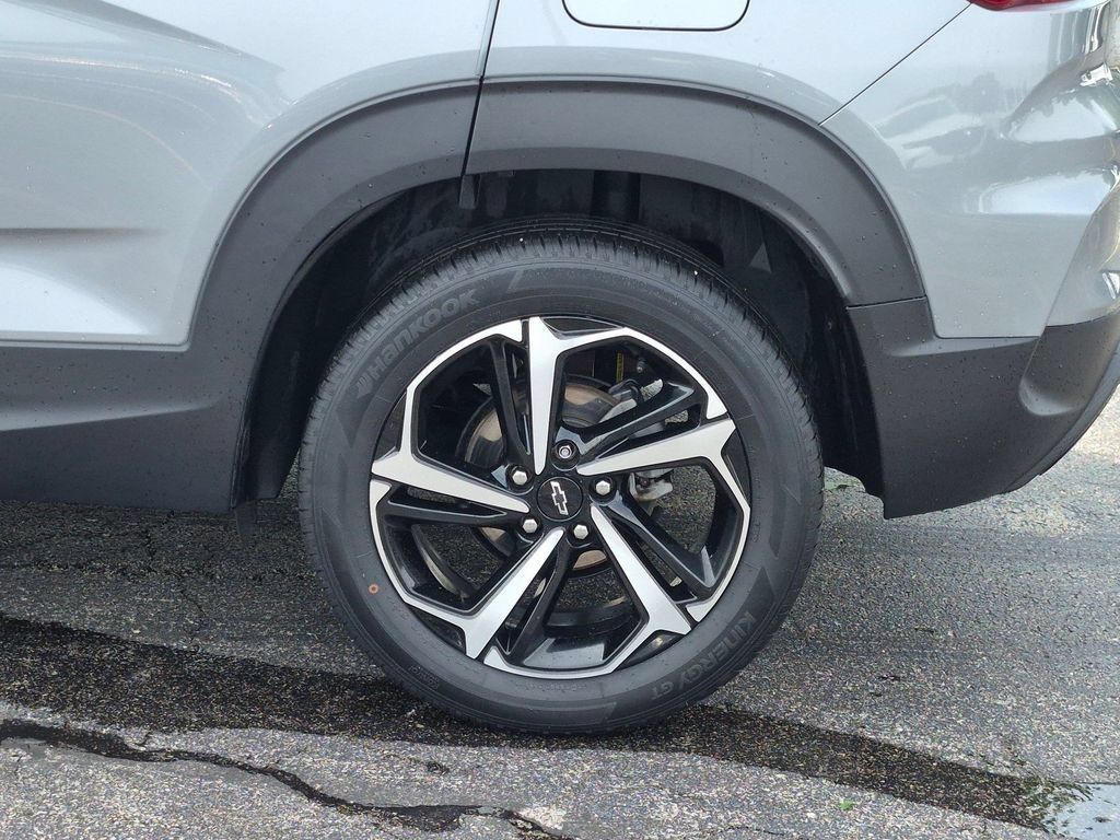 Used 2023 Chevrolet TrailBlazer RS FWD image 35